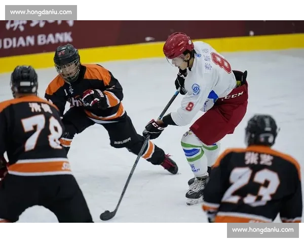 冰球锦标赛激战正酣 球队拼搏决战巅峰 谁将问鼎全球冰上荣耀