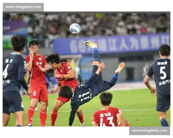 精彩足球对决全纪录 赛事背后的精彩瞬间与策略解析